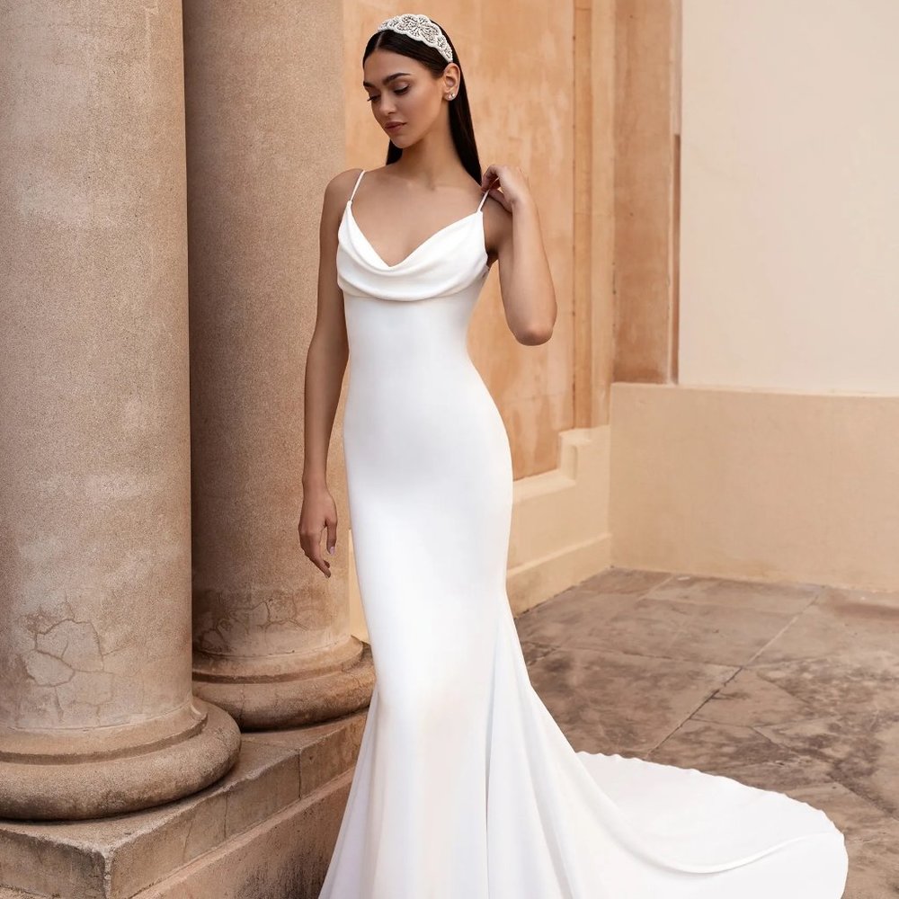 Pronovias Antiope Gown Size 6 NWT NEVER WORN